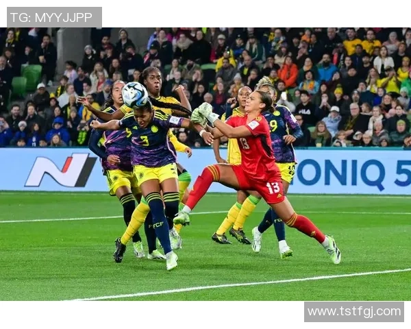 足球我还有梦想与热情在心中燃烧继续追逐属于我的绿茵传奇